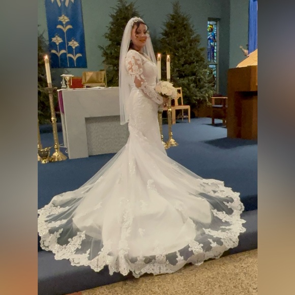 Wedding Mermaid Dress with Appliques - Picture 2 of 4